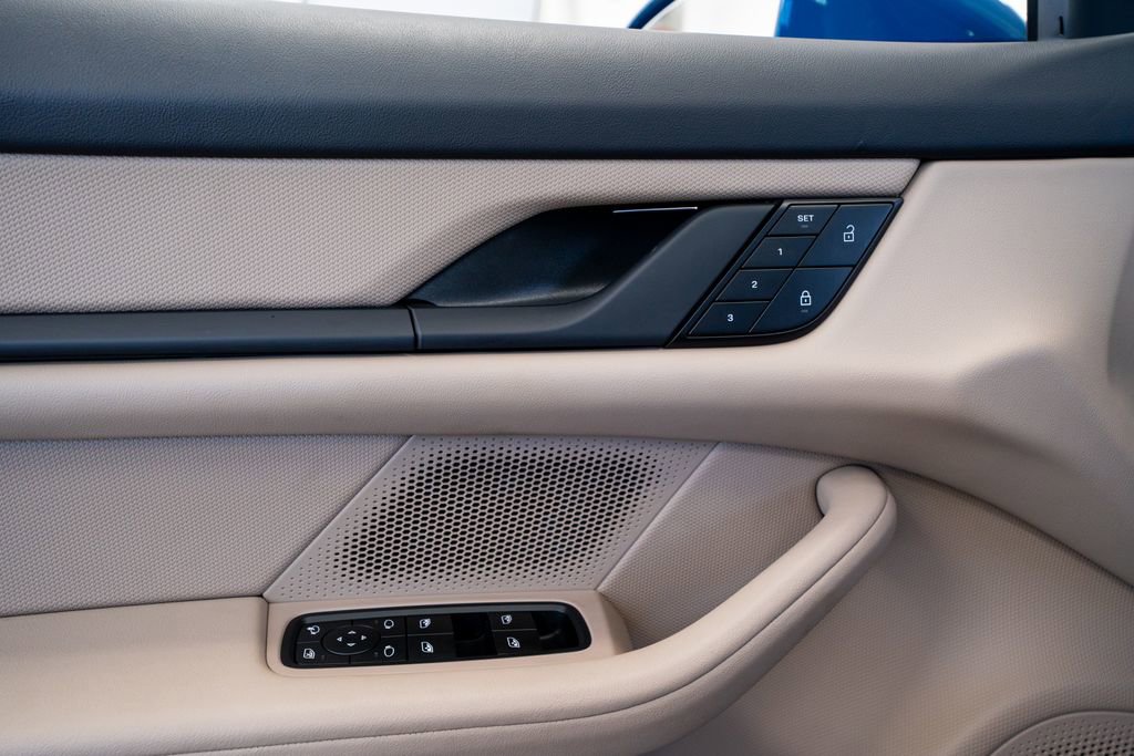 Used 2024 Porsche Taycan image 28