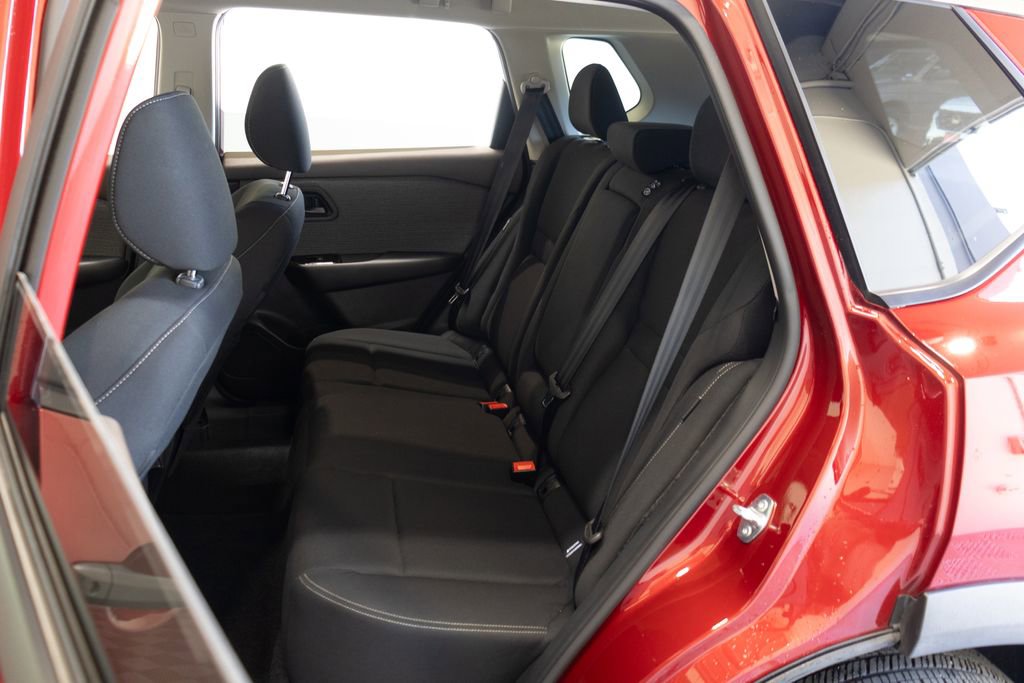 Used 2023 Nissan Rogue S image 19