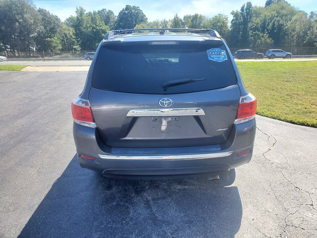 Used 2011 Toyota Highlander SE w/ Tow Pkg AWD/4WD image 6