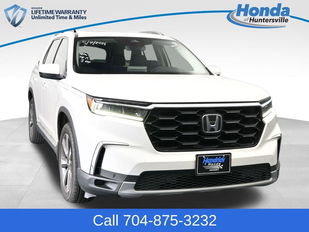 Used 2023 Honda Pilot Touring image 1