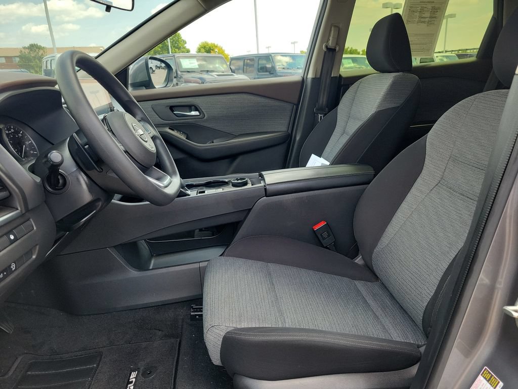 Used 2023 Nissan Rogue SV AWD/4WD image 16