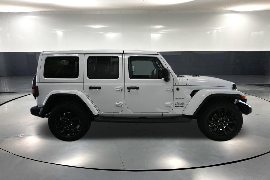 Used 2018 Jeep Wrangler Unlimited Sahara w/ Dual Top Group AWD/4WD image 4