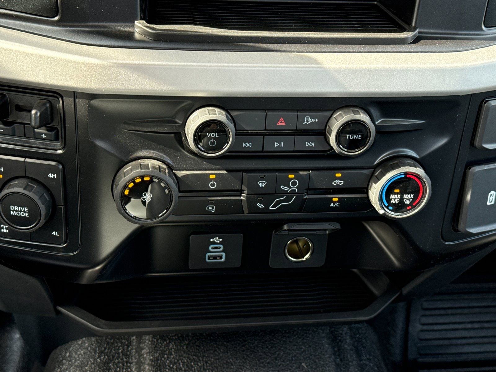 New 2026 Ford F250 XL w/ XL Chrome Package image 19