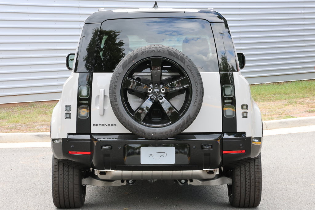 New 2026 Land Rover Defender 110 X-Dynamic SE AWD/4WD image 3