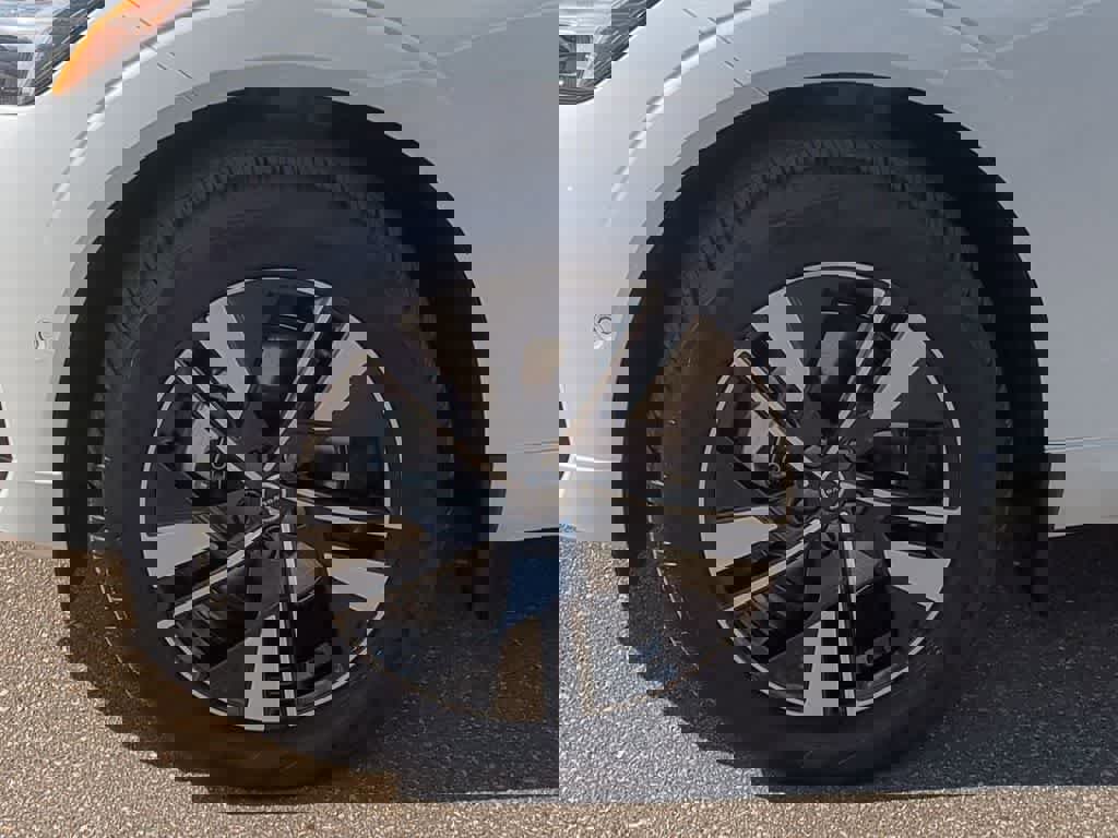 Certified 2026 Volvo XC60 B5 Plus w/ Protection Package Premier image 13