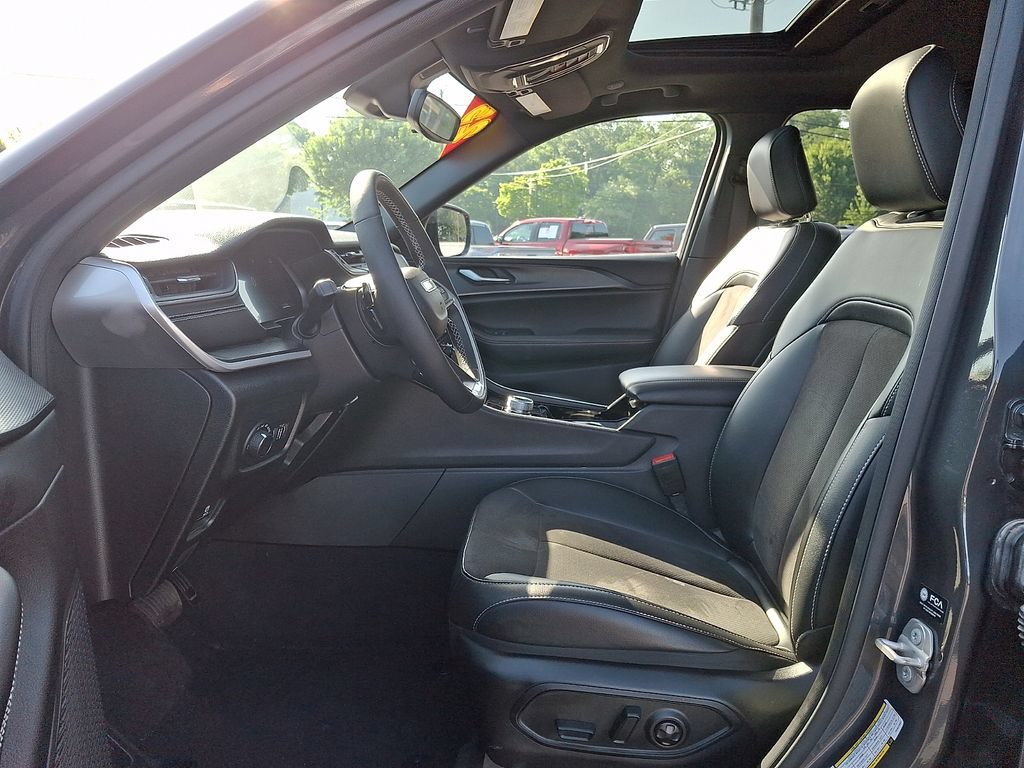 Certified 2023 Jeep Grand Cherokee Altitude AWD/4WD image 13