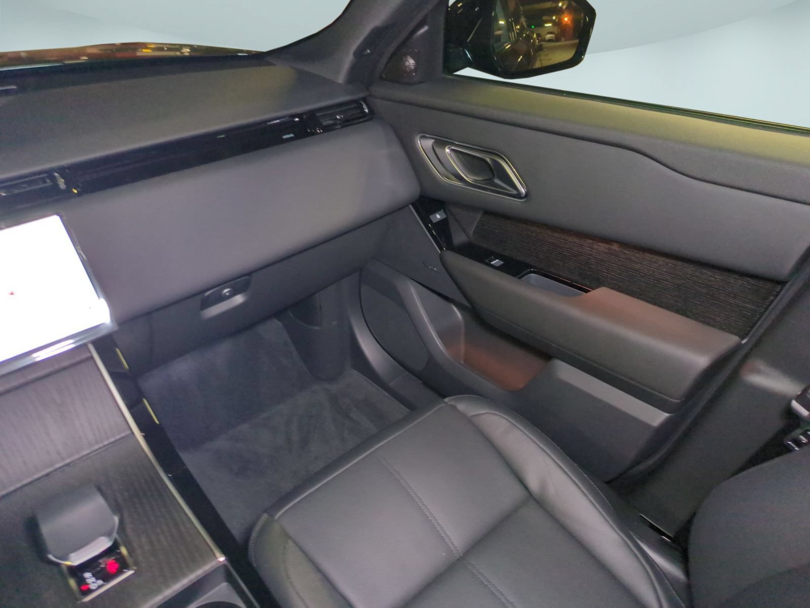 New 2026 Land Rover Range Rover Velar S AWD/4WD image 27