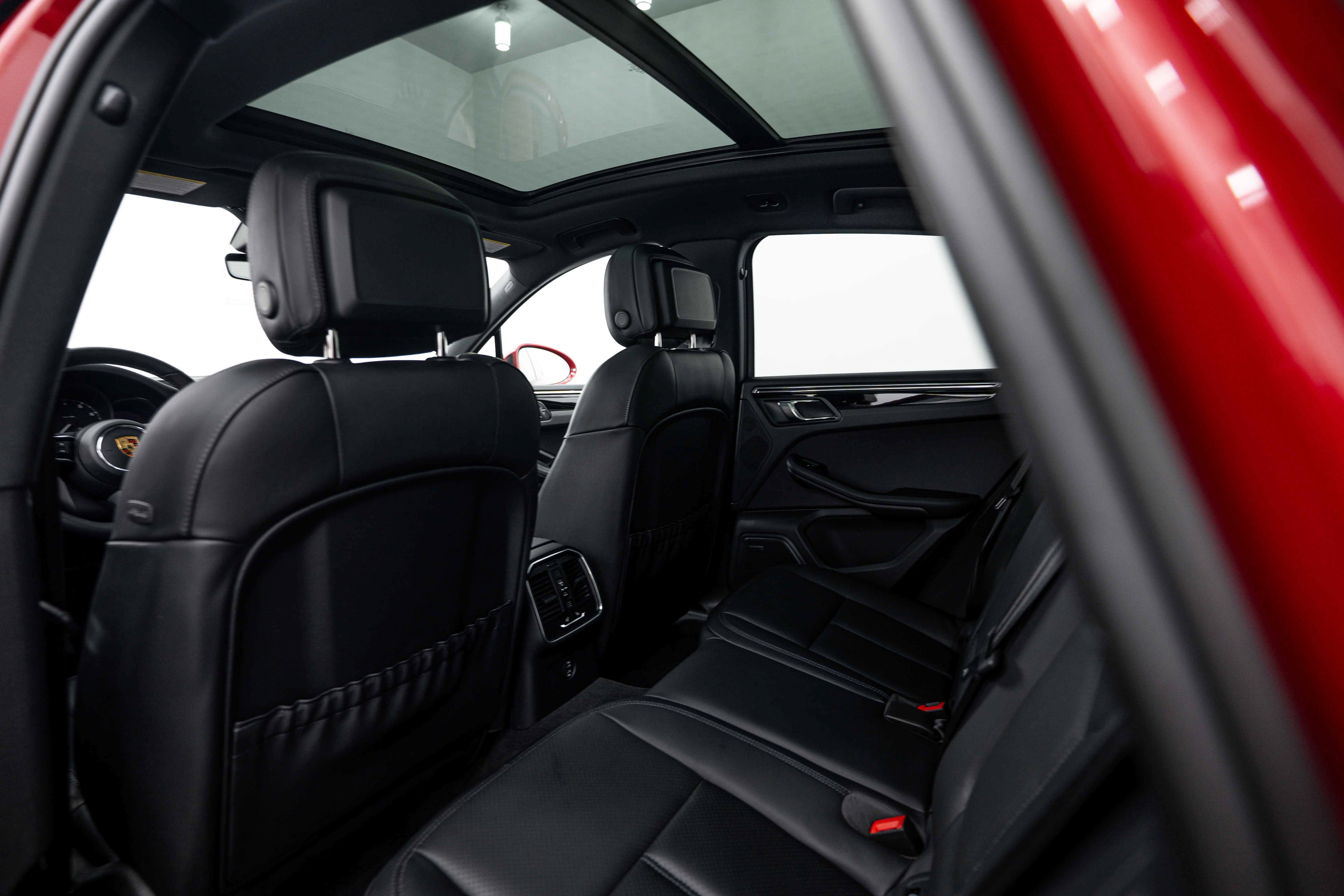 Certified 2026 Porsche Macan AWD/4WD image 25
