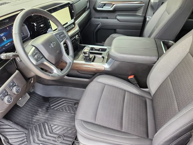 Used 2025 Chevrolet Silverado 1500 RST w/ Z71 Off-Road Package AWD/4WD image 4