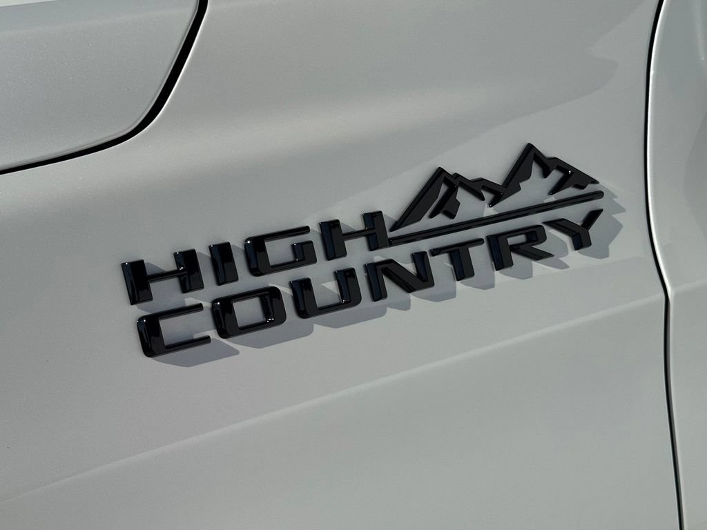 Used 2025 Chevrolet Tahoe High Country AWD/4WD image 15