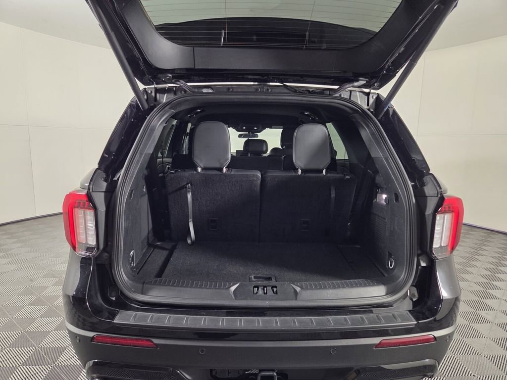 Used 2025 Ford Explorer ST-Line w/ ST-Line Street Pack image 24