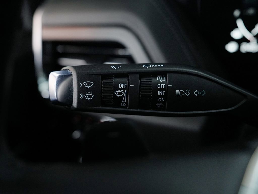 Used 2025 GMC Yukon XL Denali AWD/4WD image 21
