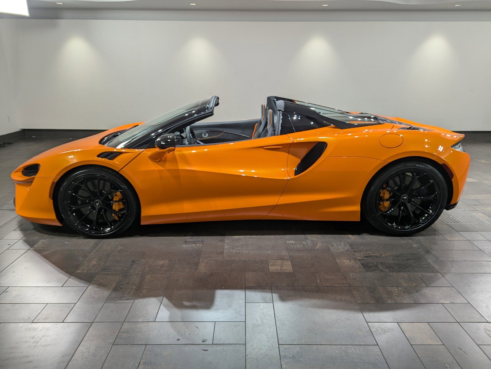 New 2026 McLaren Artura Spider image 3