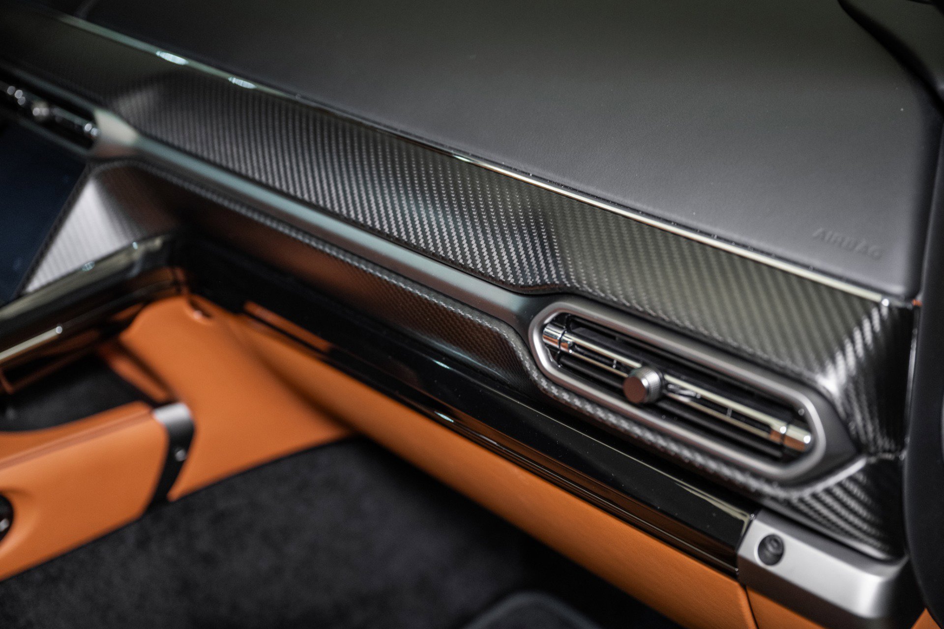 New 2026 Aston Martin V8 Vantage Roadster image 36