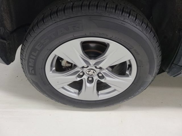 Used 2024 Toyota RAV4 XLE AWD/4WD image 36