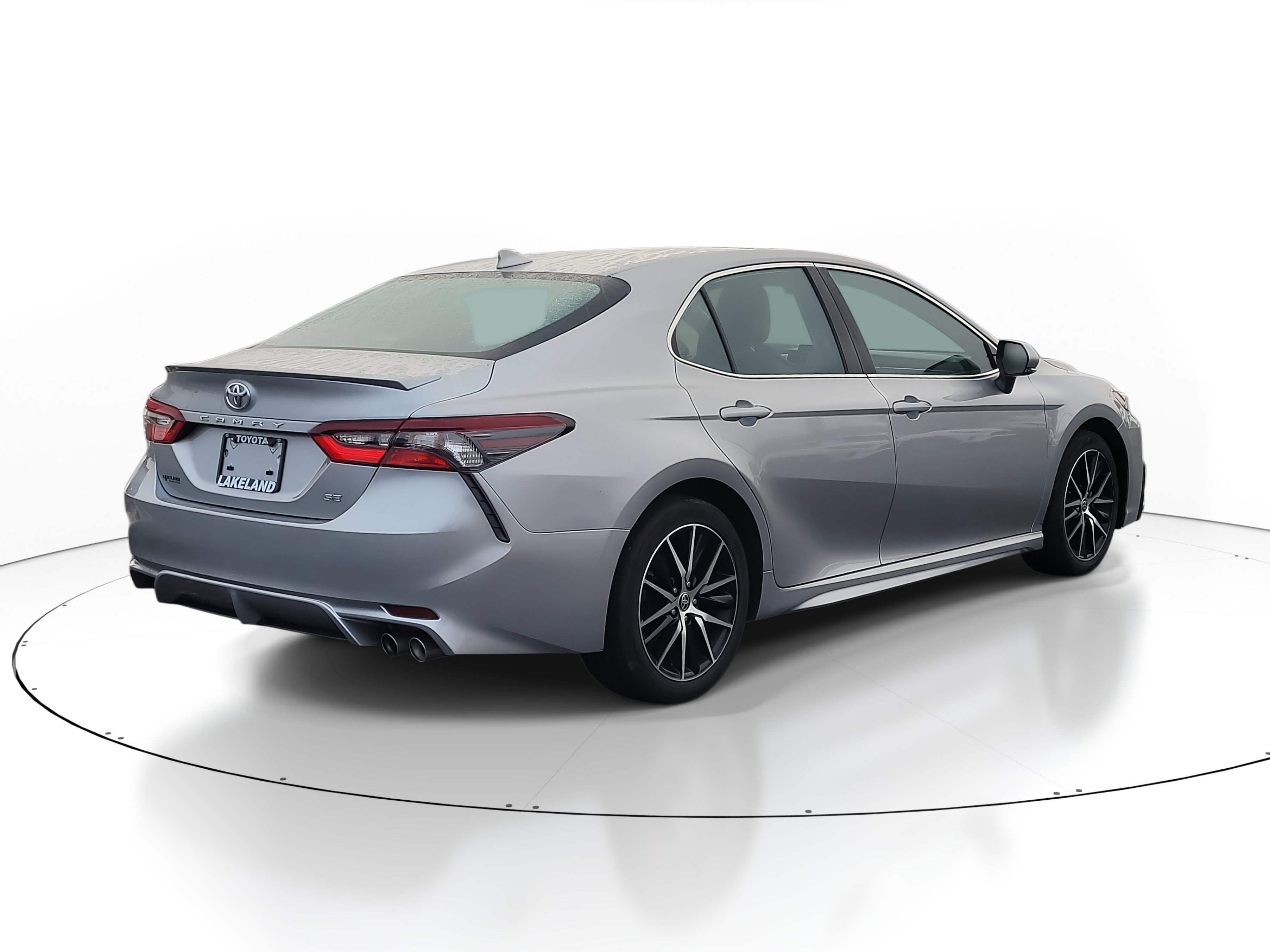 Used 2024 Toyota Camry SE image 7