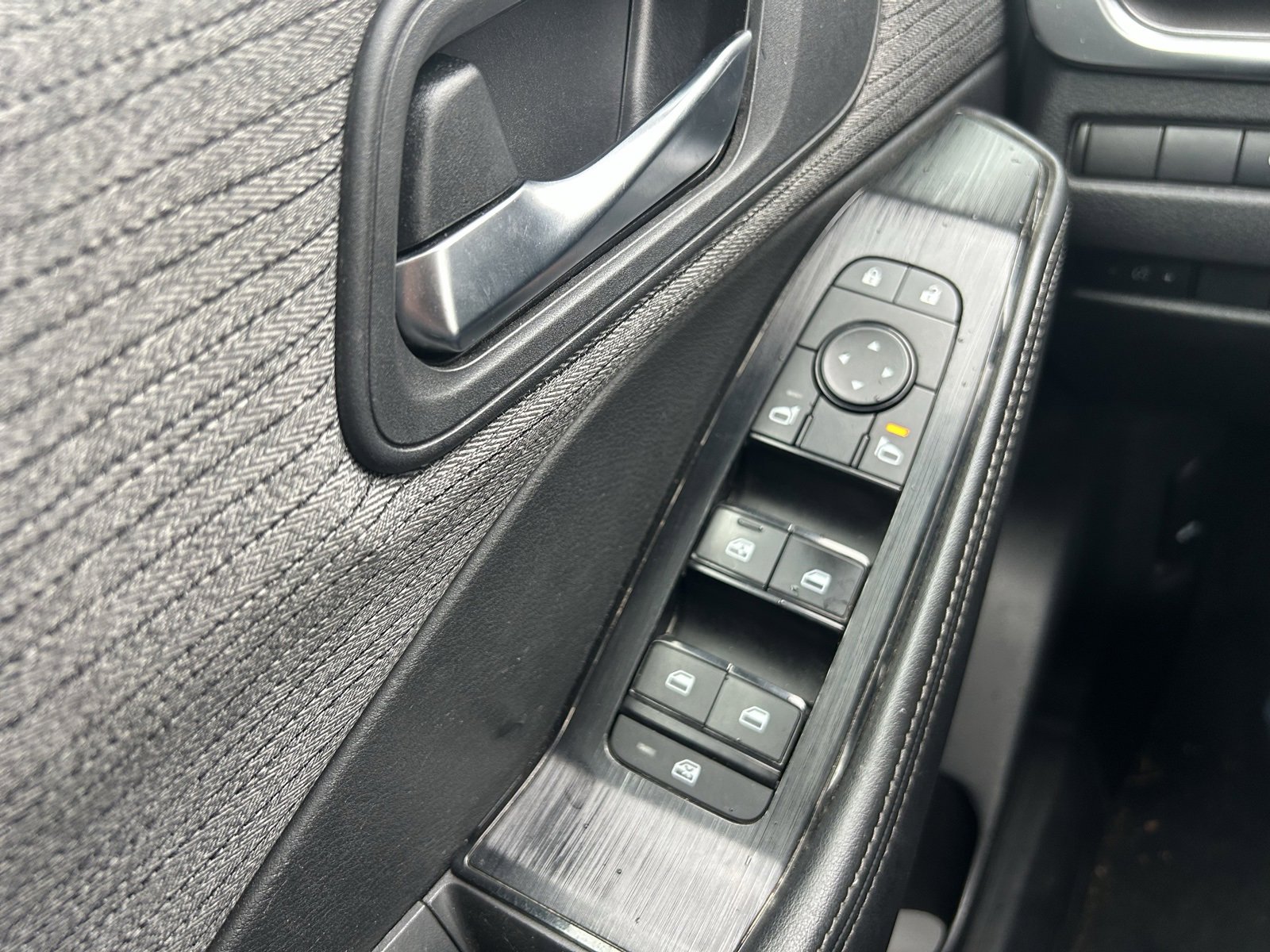 Used 2022 Nissan Rogue SV image 10