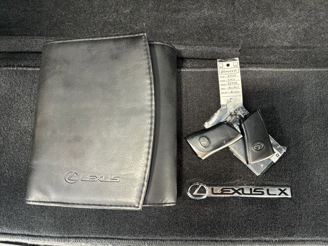 Used 2025 Lexus LX 700h Overtrail w/ Accessory Package (Z1) AWD/4WD image 31