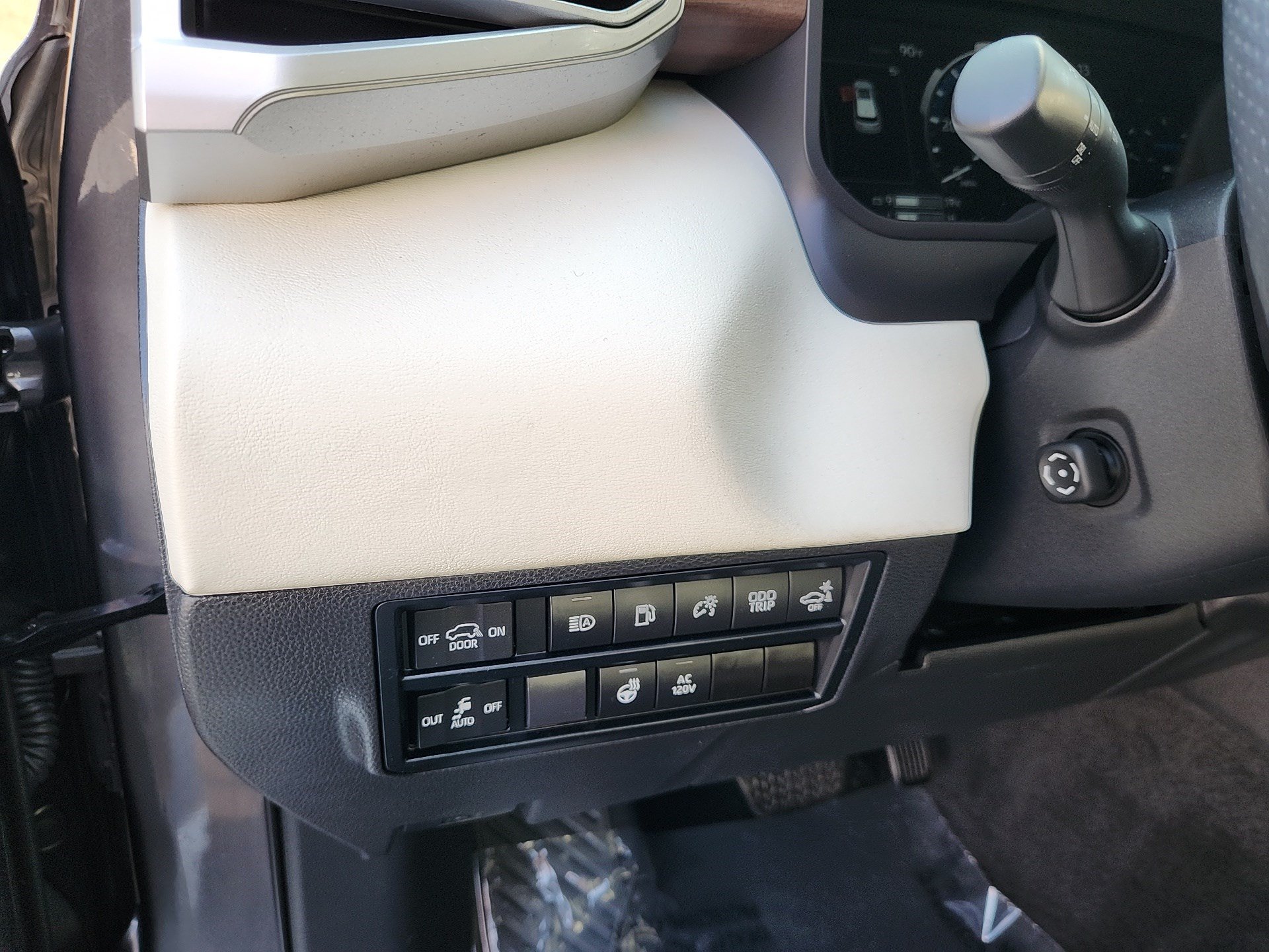 Used 2024 Toyota Sequoia Capstone AWD/4WD image 12