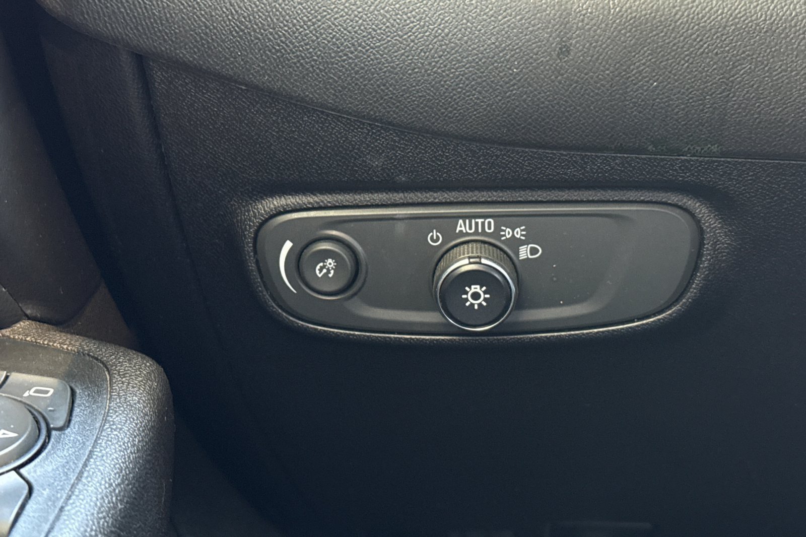 Used 2019 Chevrolet Equinox LT FWD image 38