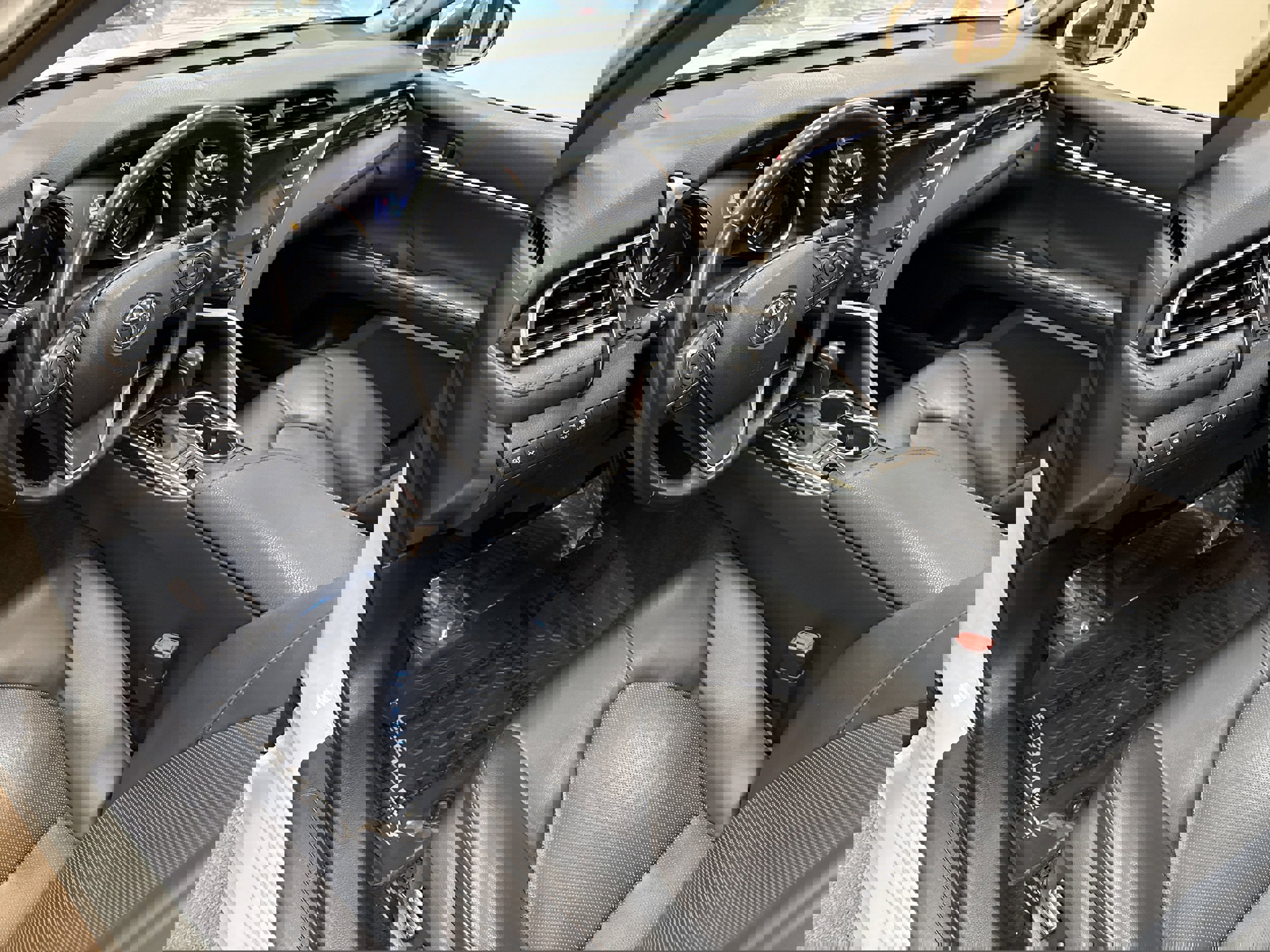 Used 2020 Toyota Camry XLE image 27