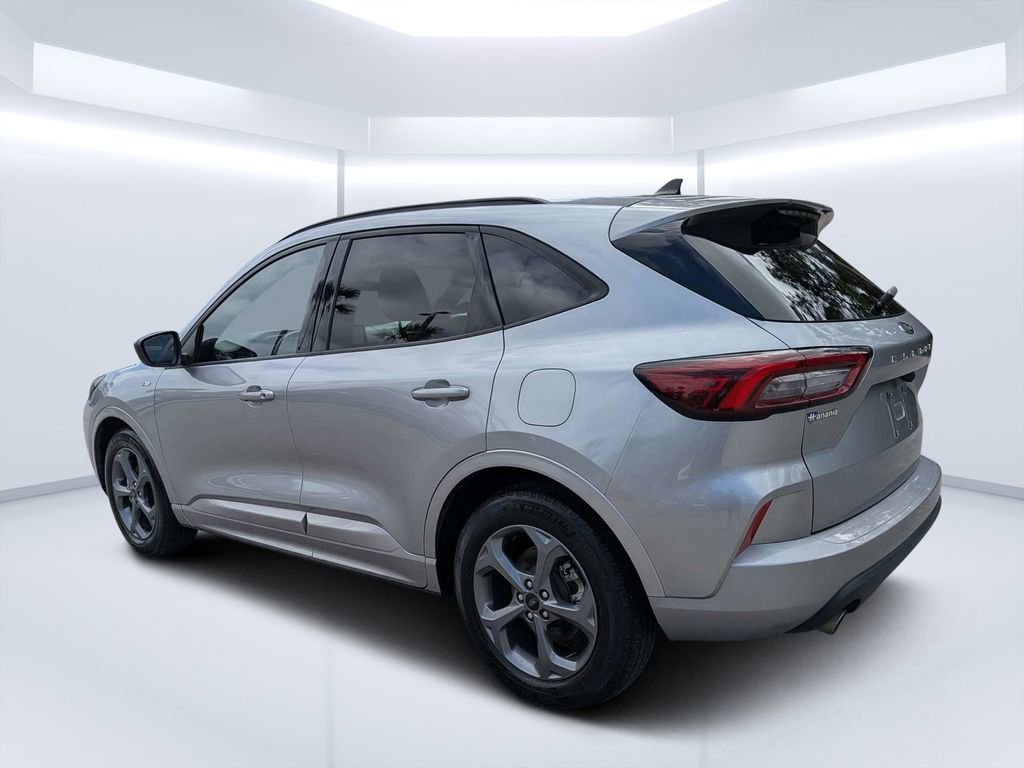 Used 2023 Ford Escape ST-Line w/ Cold Weather Package image 5
