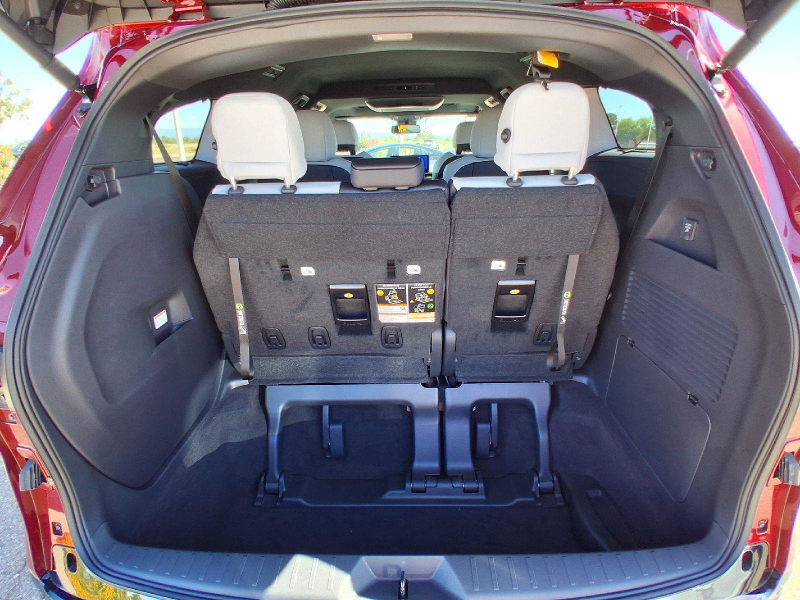 New 2026 Toyota Sienna XSE FWD image 16