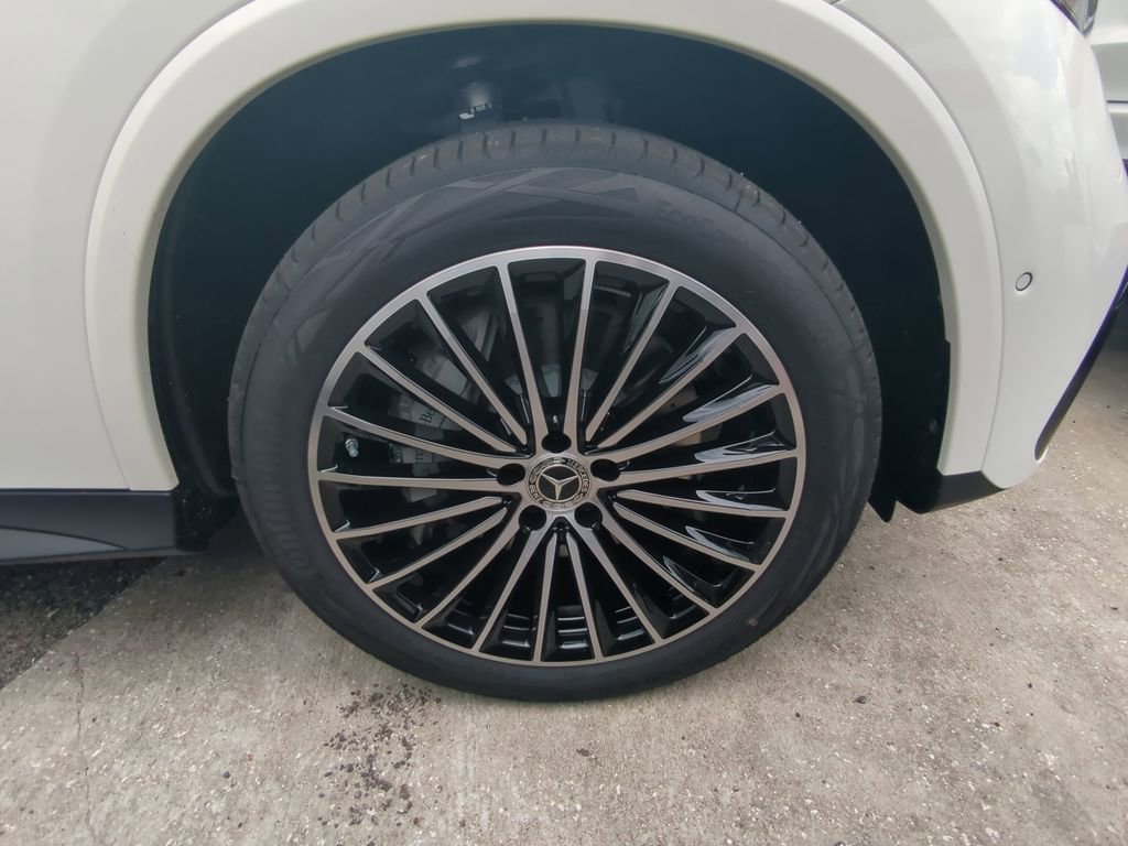 New 2025 Mercedes-Benz GLC 350e 4MATIC image 23