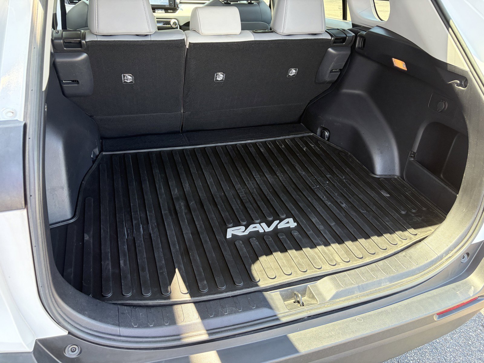 Used 2020 Toyota RAV4 XLE Premium AWD/4WD image 27