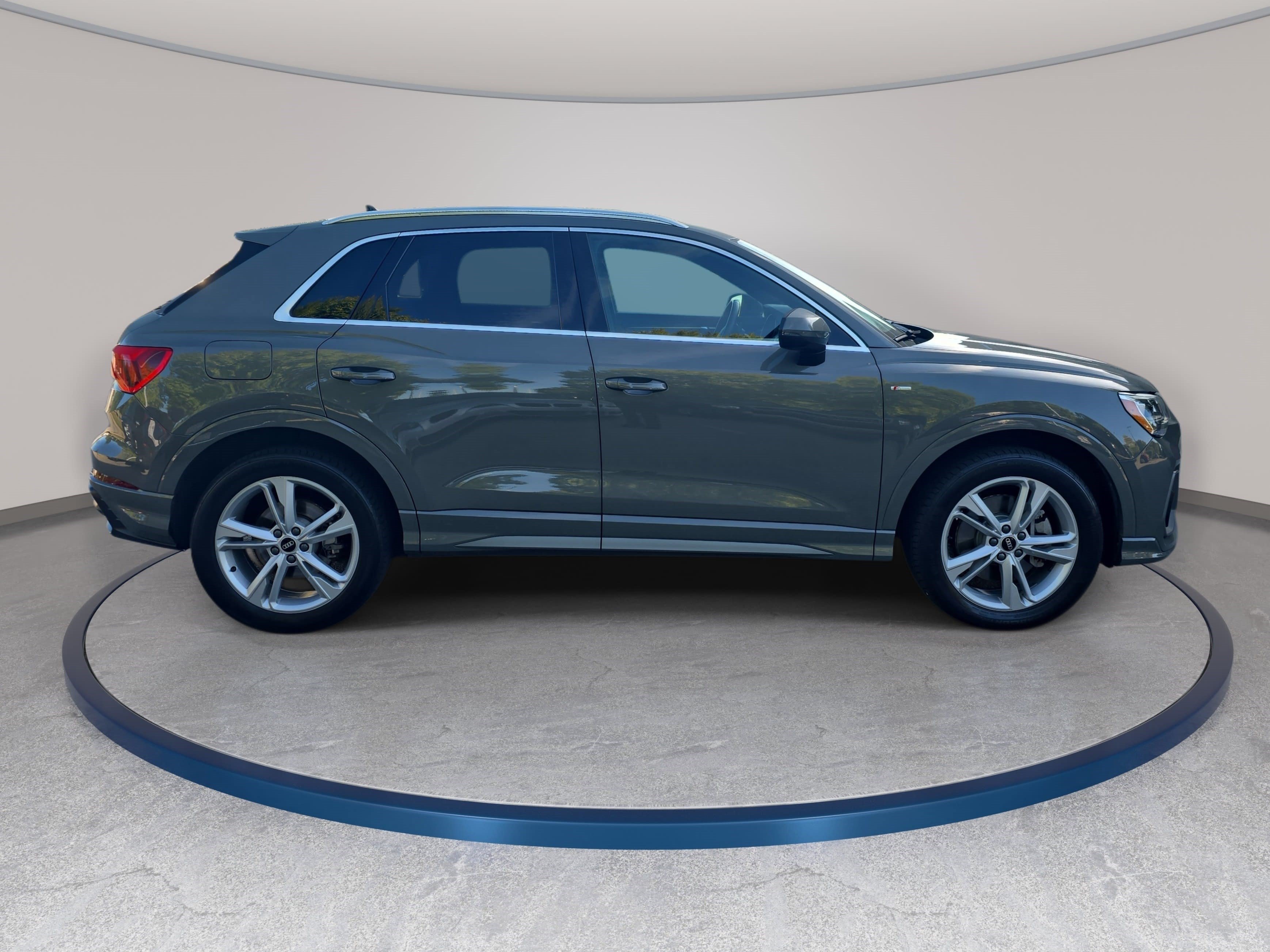 Used 2022 Audi Q3 2.0T Premium w/ Convenience Package AWD/4WD image 4