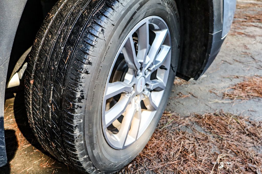 Used 2024 GMC Terrain SLT image 40