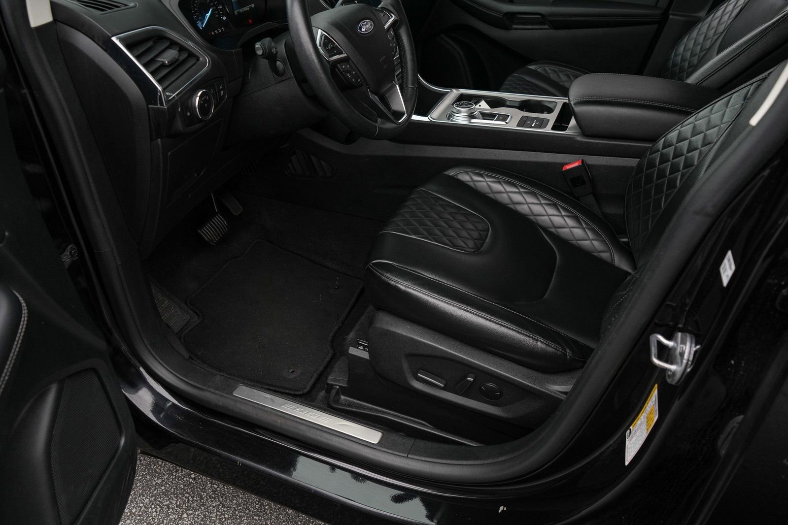 Used 2024 Ford Edge Titanium image 16