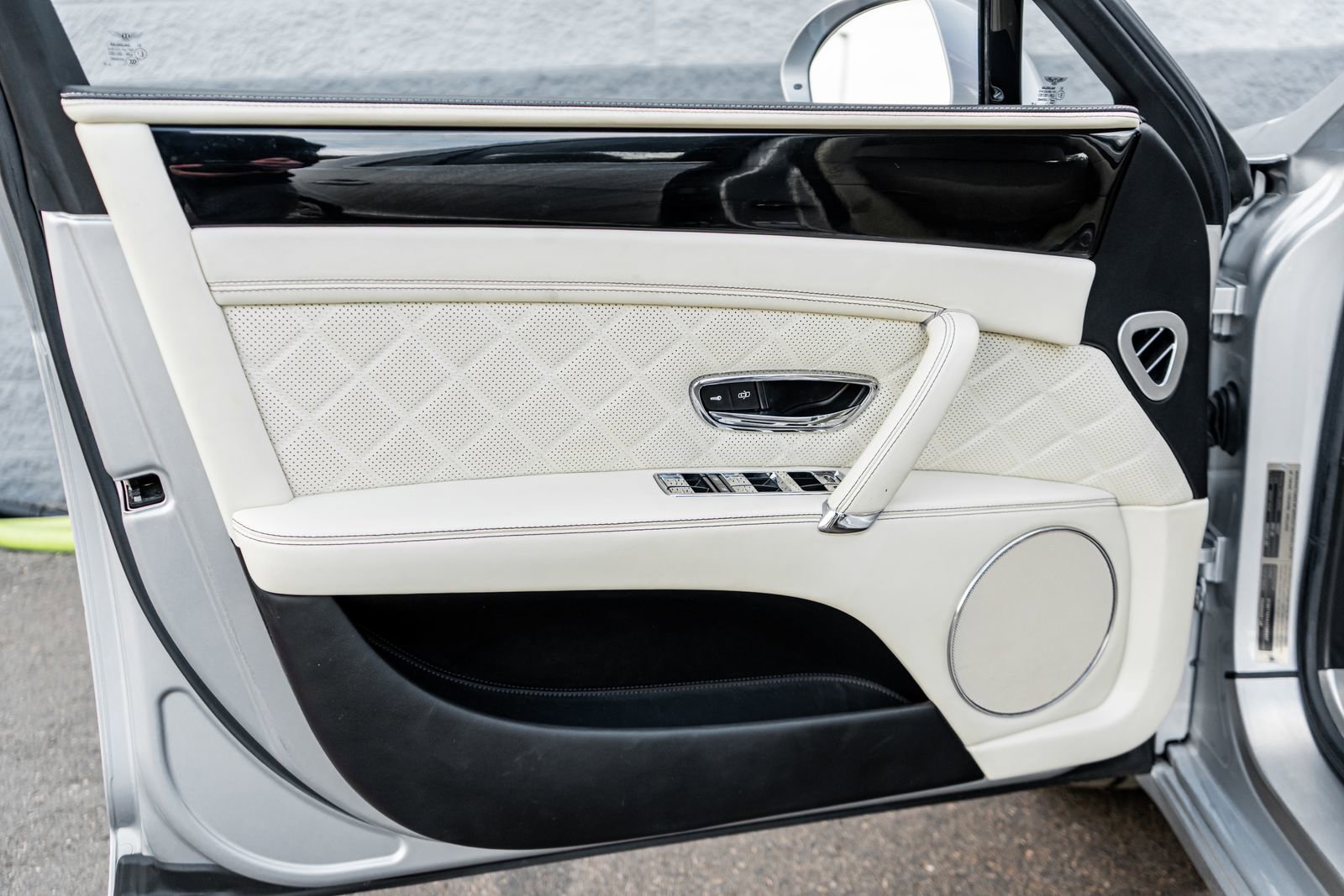 Used 2018 Bentley Flying Spur V8 image 23