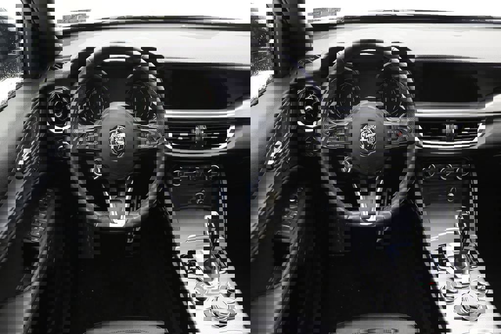 Used 2022 Alfa Romeo Stelvio Veloce image 11