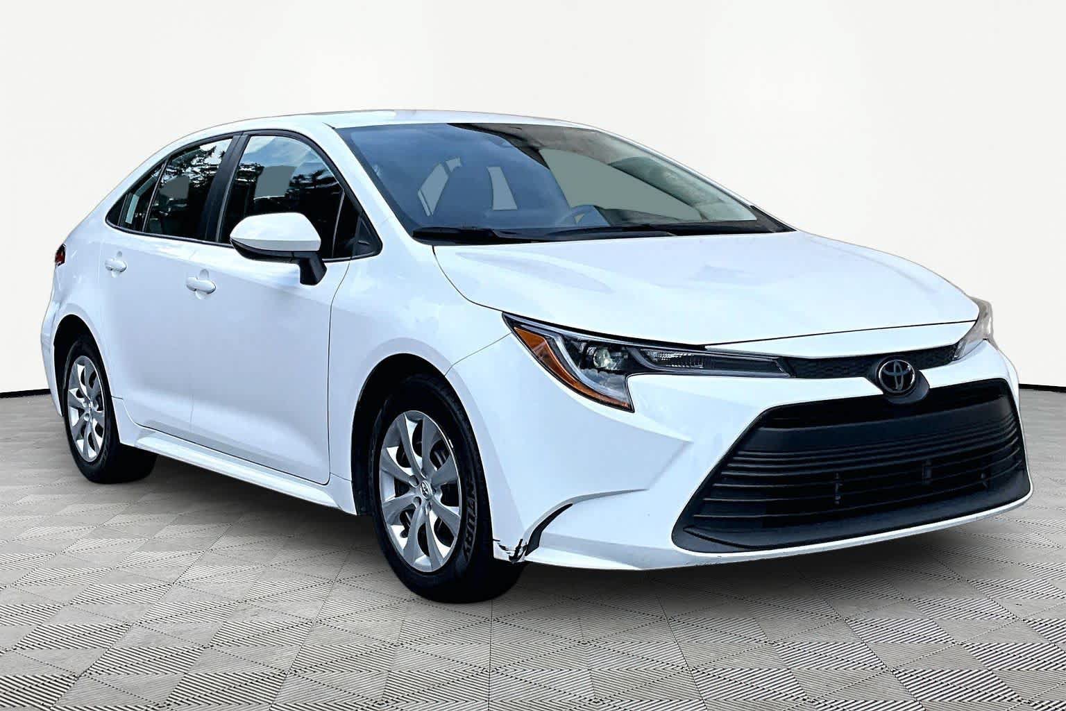 Used 2025 Toyota Corolla LE FWD image 3