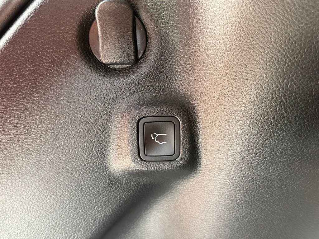 Used 2020 Jeep Compass Trailhawk w/ Cold Weather Group image 17