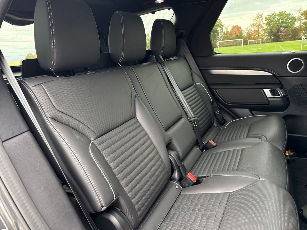 New 2024 Land Rover Discovery Dynamic SE image 16