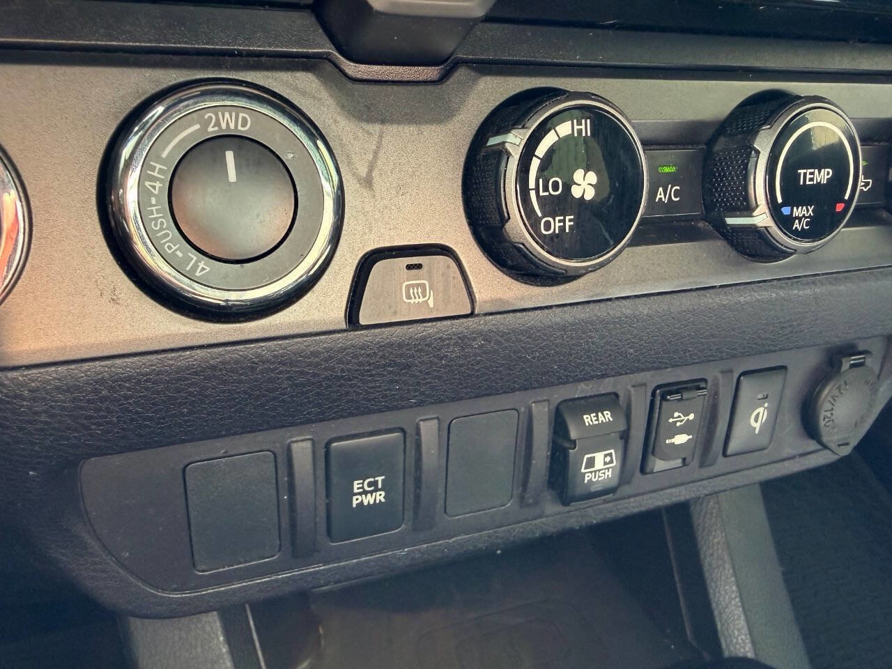 Used 2018 Toyota Tacoma TRD Off-Road image 11