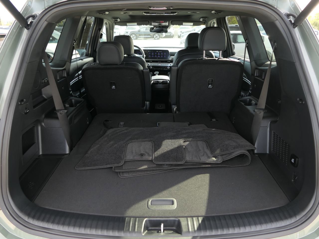 Used 2025 Kia Telluride AWD image 29