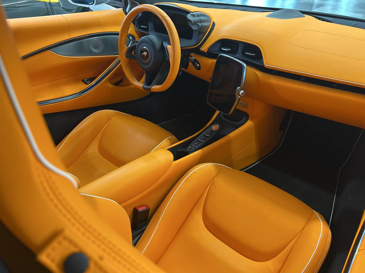 Used 2025 McLaren Artura Spider image 42