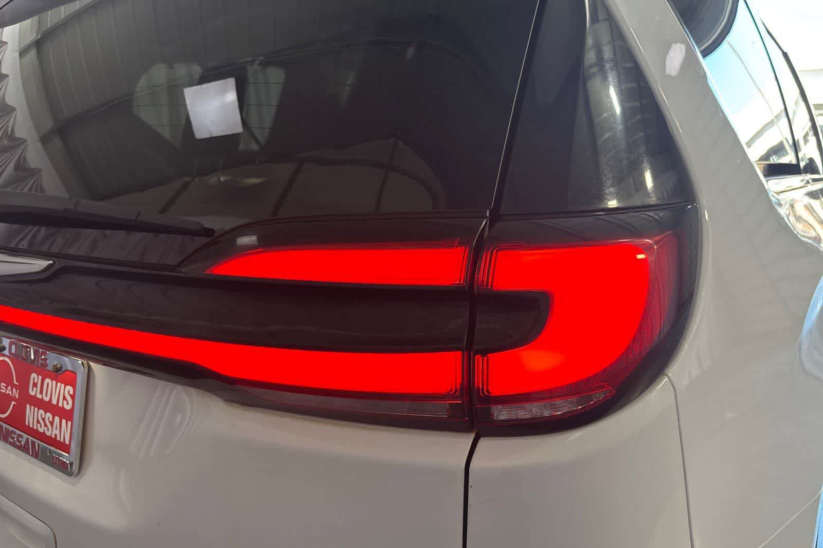 Used 2022 Chrysler Pacifica Touring-L FWD image 13