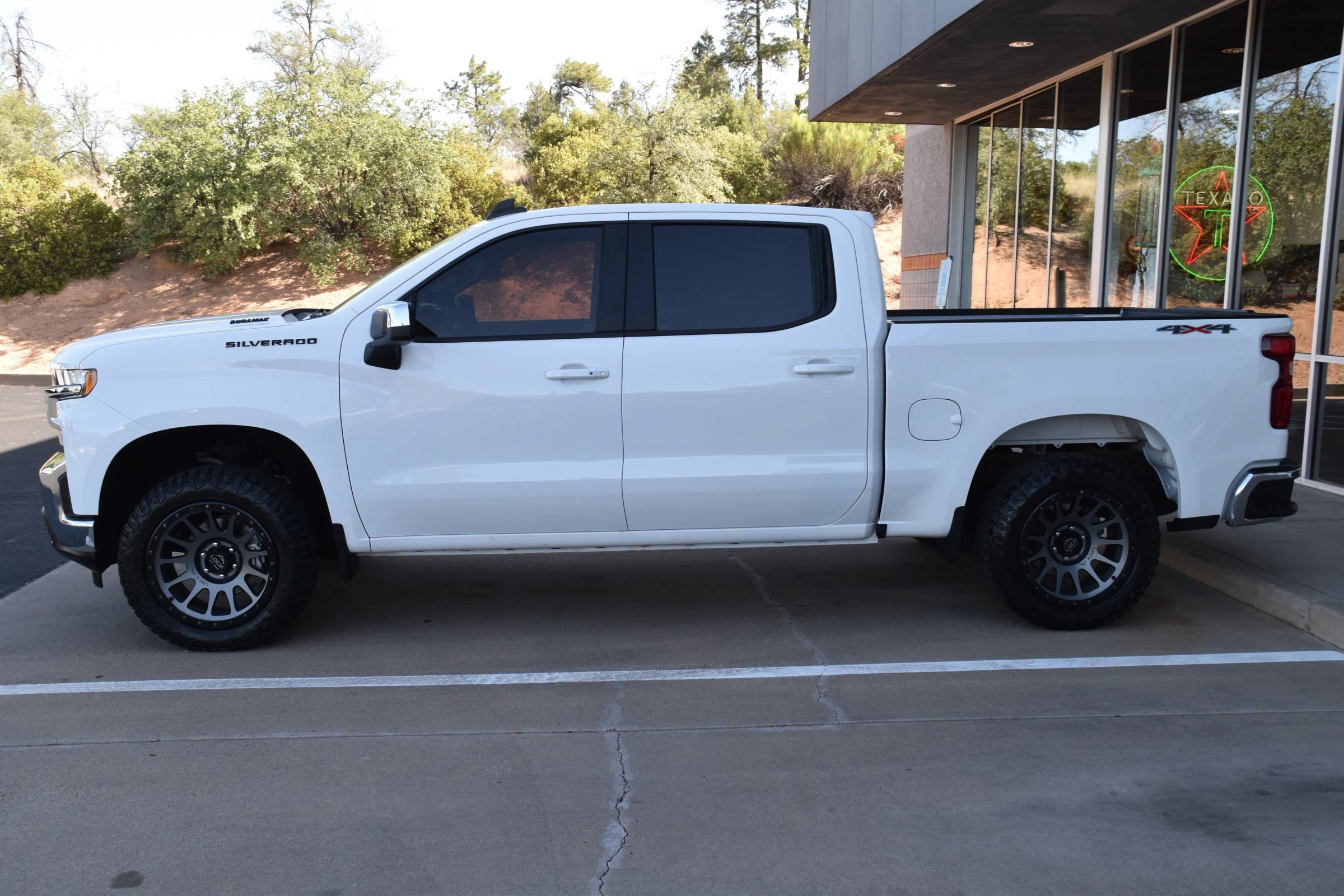 Used 2022 Chevrolet Silverado 1500 LT w/ LPO, Dark Essentials Package AWD/4WD image 5