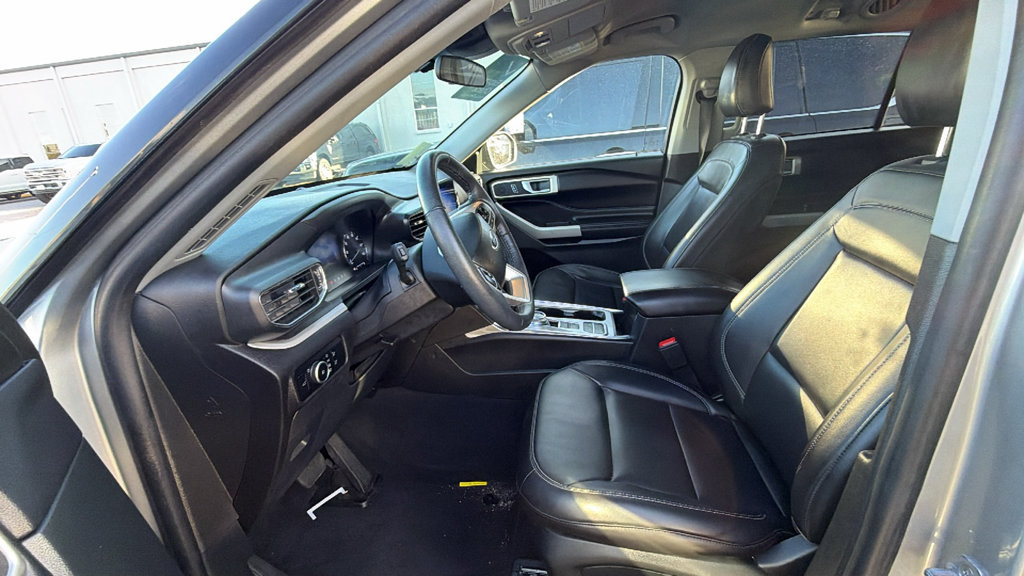 Certified 2023 Ford Explorer XLT w/ Equipment Group 202A RWD image 13