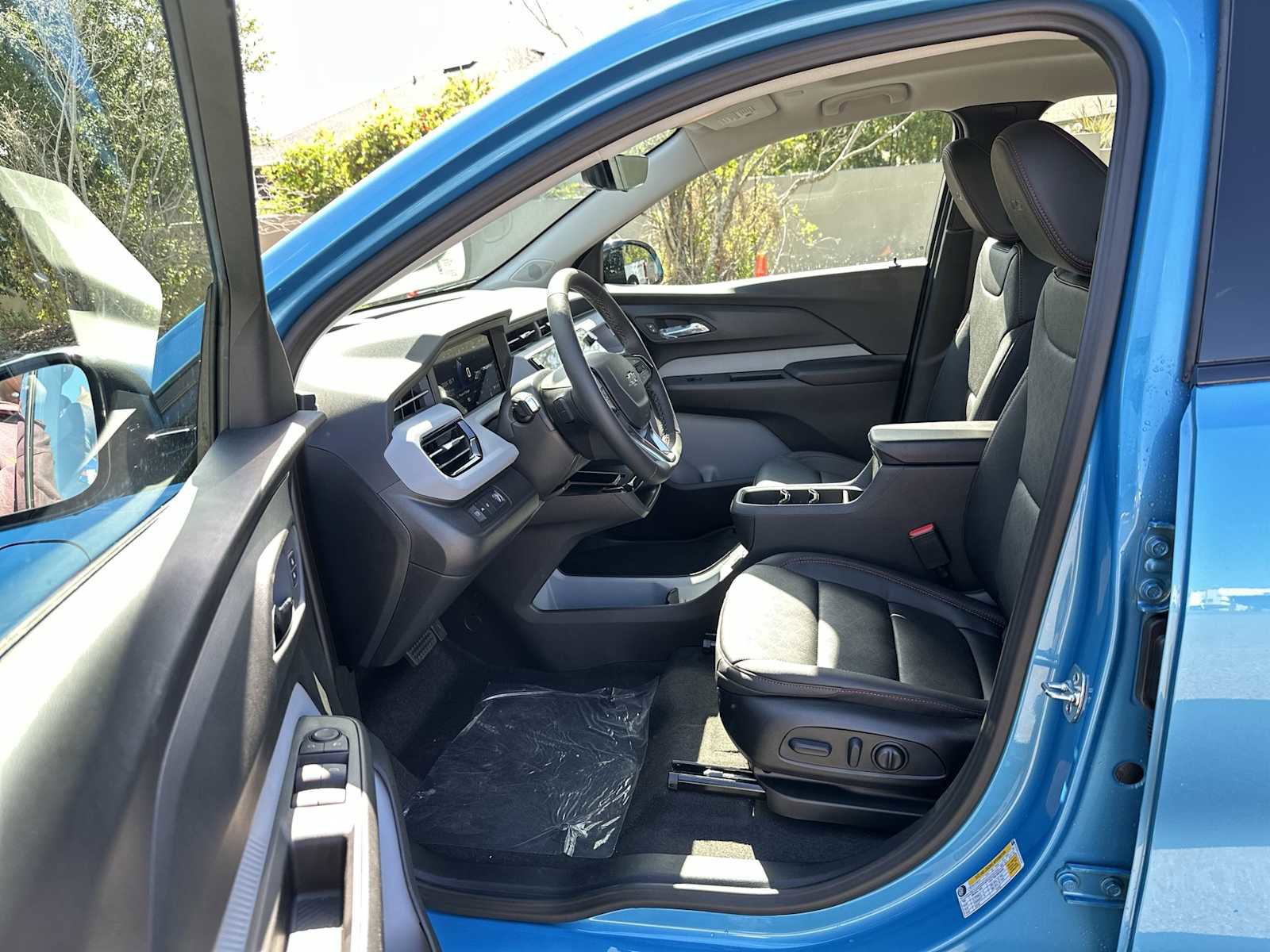 New 2027 Chevrolet Bolt RS w/ Technology Package FWD image 2