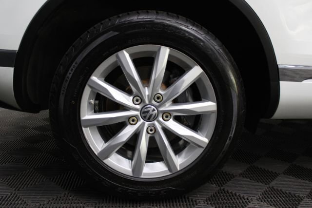 Used 2015 Volkswagen Touareg Sport AWD/4WD image 5