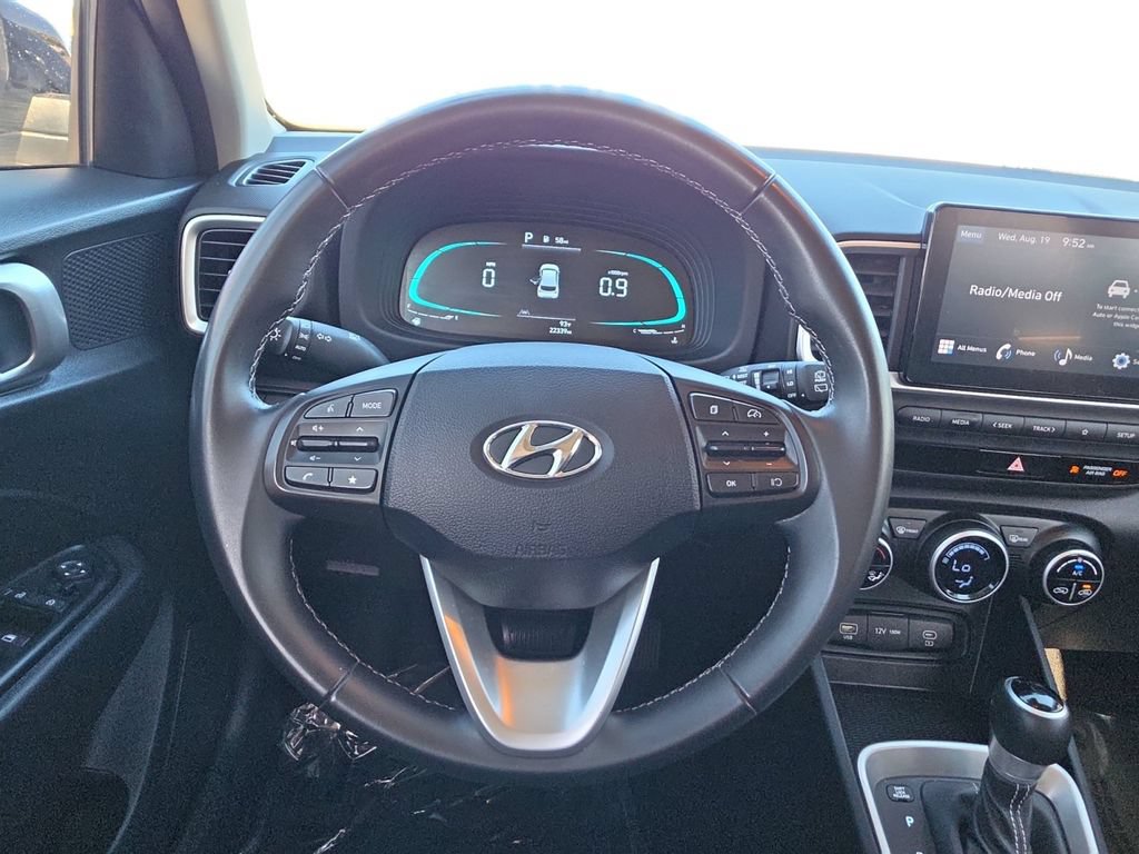 Used 2024 Hyundai Venue SEL FWD image 15