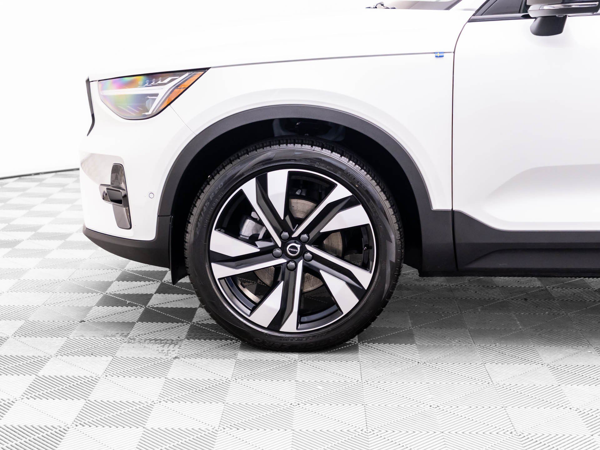 Used 2023 Volvo XC40 B5 Ultimate w/ Protection Package Premier AWD/4WD image 38