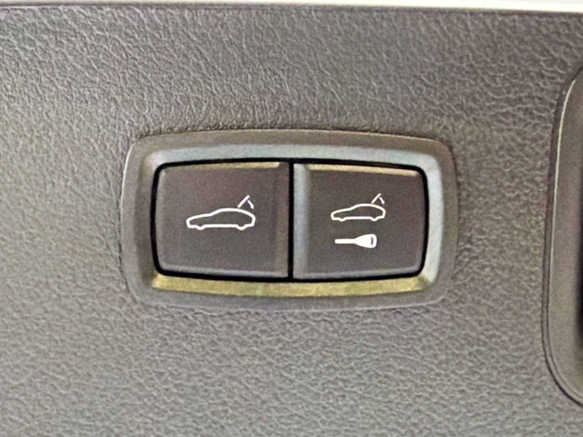 Certified 2023 Porsche Macan AWD/4WD image 14