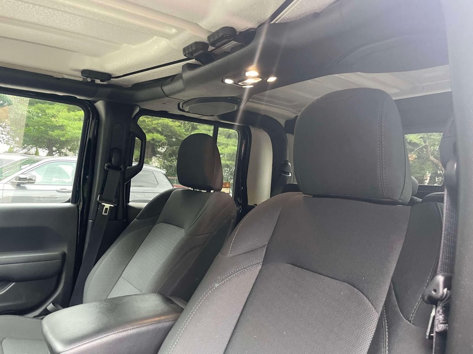 Used 2022 Jeep Gladiator Sport AWD/4WD image 19