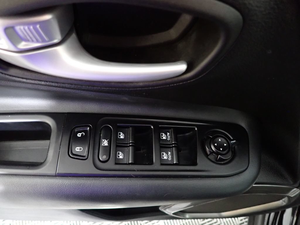 Used 2023 Jeep Renegade Latitude AWD/4WD image 21